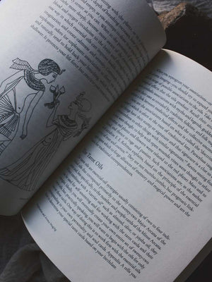 Essence of Tarot - Using Essential Oils, Magic, and Rituals to Empower Your Readings