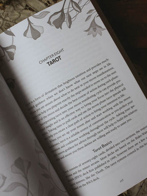 Manifesting by the Moon - A Guide to Lunar Magic