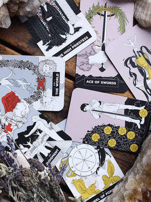 The Change Tarot - A 78-Card Deck and Guidebook for Psychological and Spiritual Exploration