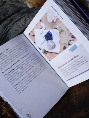 Crystals and Energies - The Essential Witch's Kit for Using Crystals to Find Balance and Well-Being