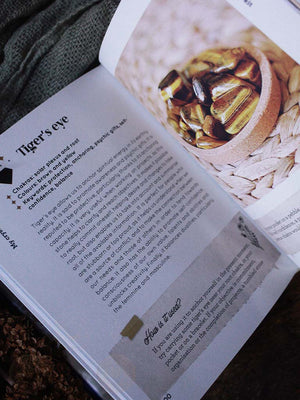 Crystals and Energies - The Essential Witch's Kit for Using Crystals to Find Balance and Well-Being