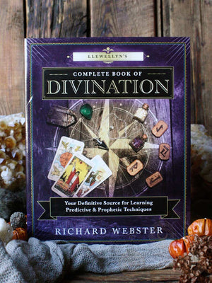 Llewellyn's Complete Book of Divination