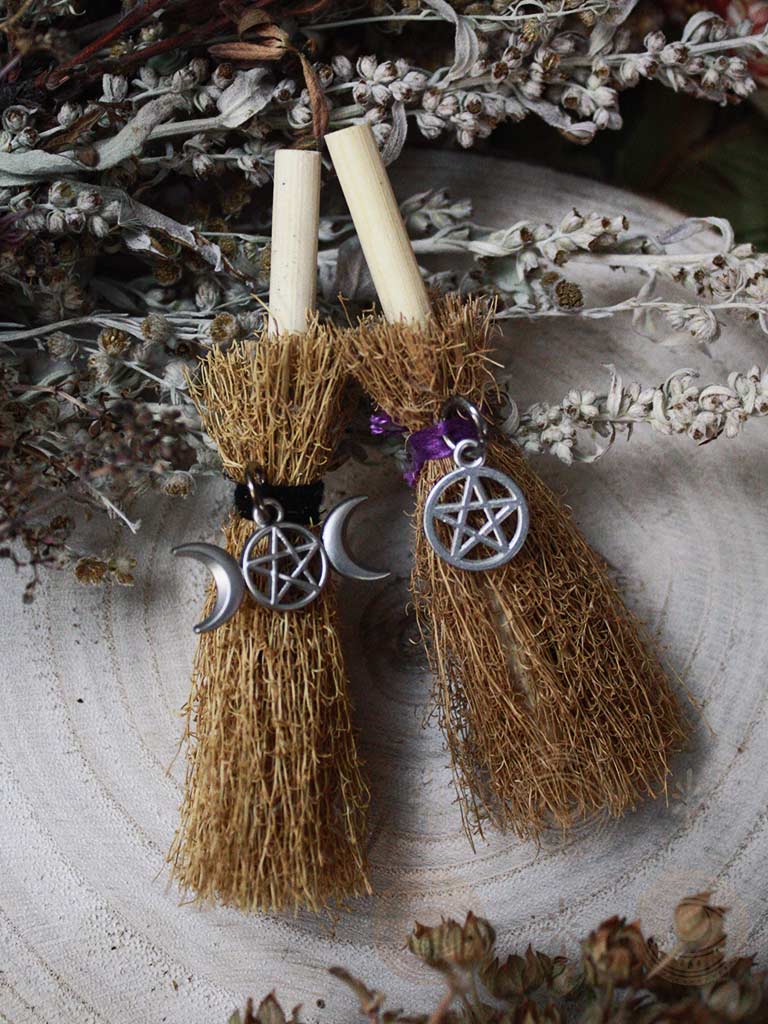 Mini Magick Broomsticks
