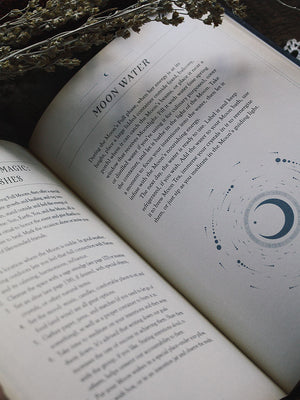 Moon Magic - A Handbook of Lunar Cycles, Lore, and Mystical Energies