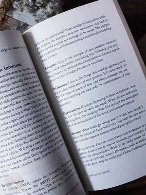 The Power of Candle Magic - Spells and Rituals for an Abundant Life