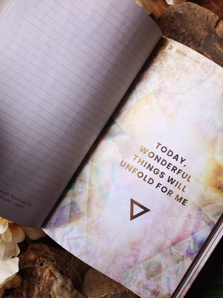 Daily Light Gratitude Journal - A Radiant Guide to Infusing Your Life with Positivity and Purpose
