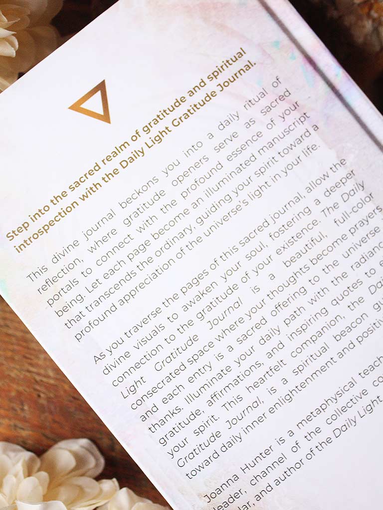 Daily Light Gratitude Journal - A Radiant Guide to Infusing Your Life with Positivity and Purpose
