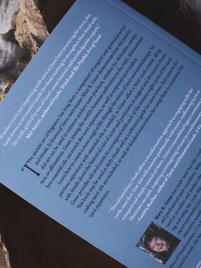 Essence of Tarot - Using Essential Oils, Magic, and Rituals to Empower Your Readings