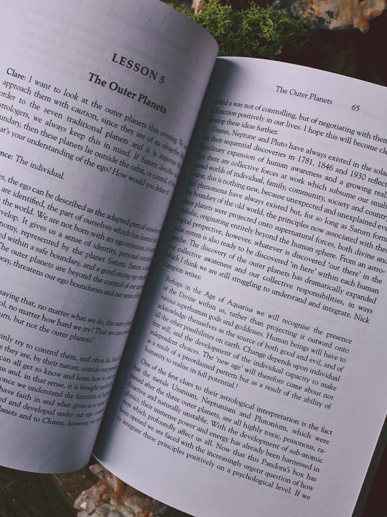 Mapping the Psyche Volume 1 - The Planets and the Zodiac Signs - Rite ...