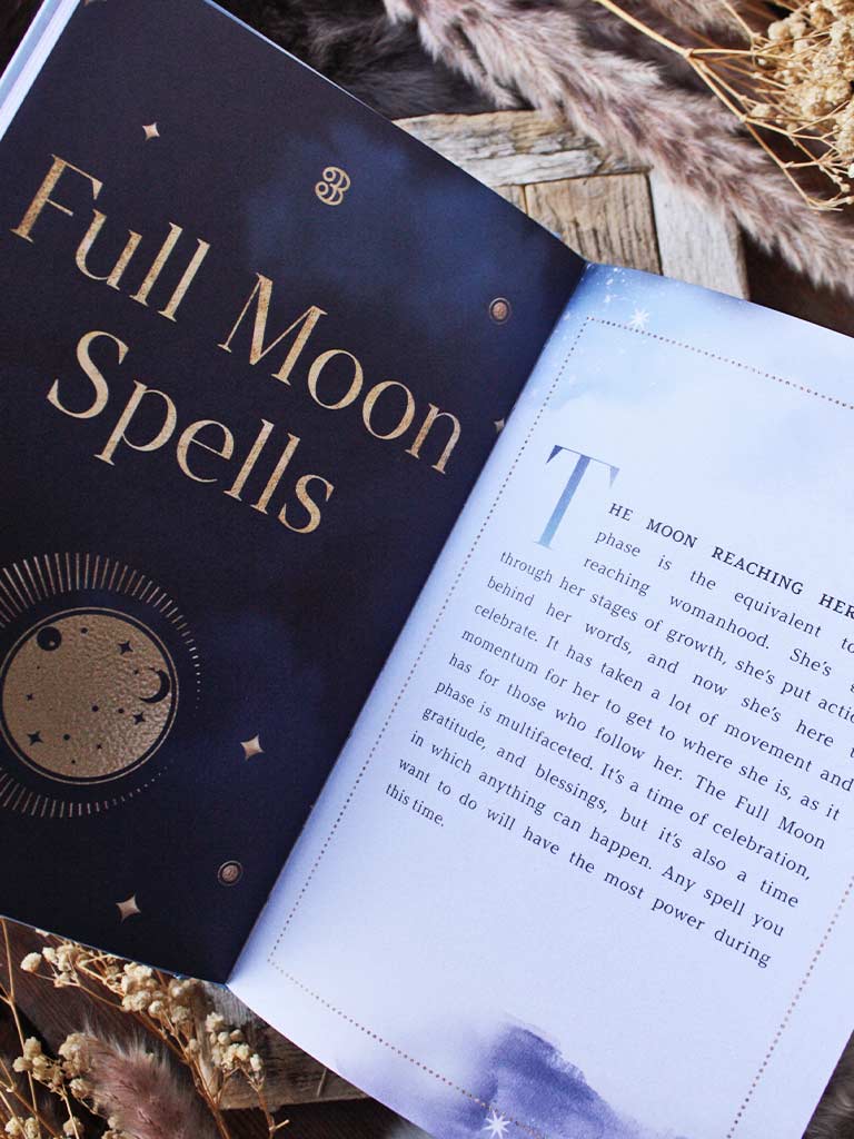 Moon Spells - An Enchanting Spell Book of Magic & Rituals