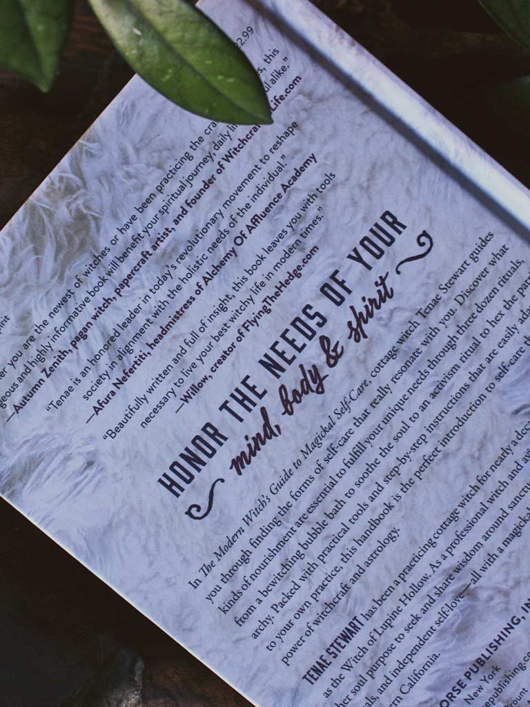 The Modern Witch's Guide to Magickal Self-Care - 36 Sustainable Rituals for Nourishing Your Mind, Body, and Intuition