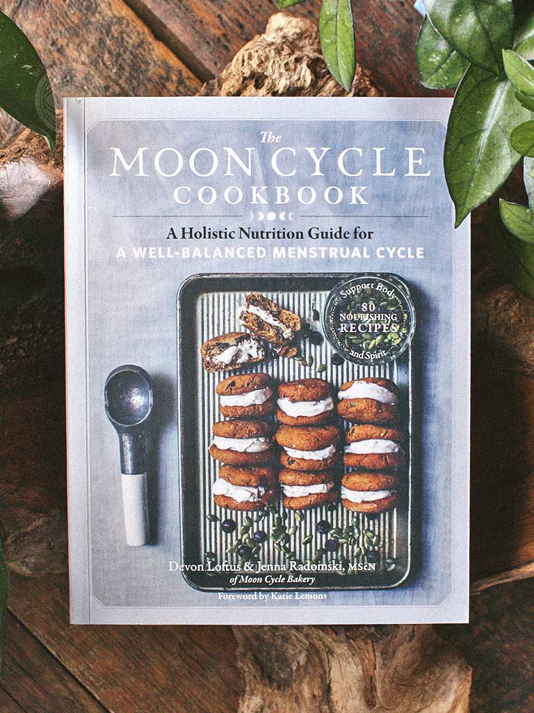 The Moon Cycle Cookbook - A Holistic Nutrition Guide for a Well-Balanced Menstrual Cycle