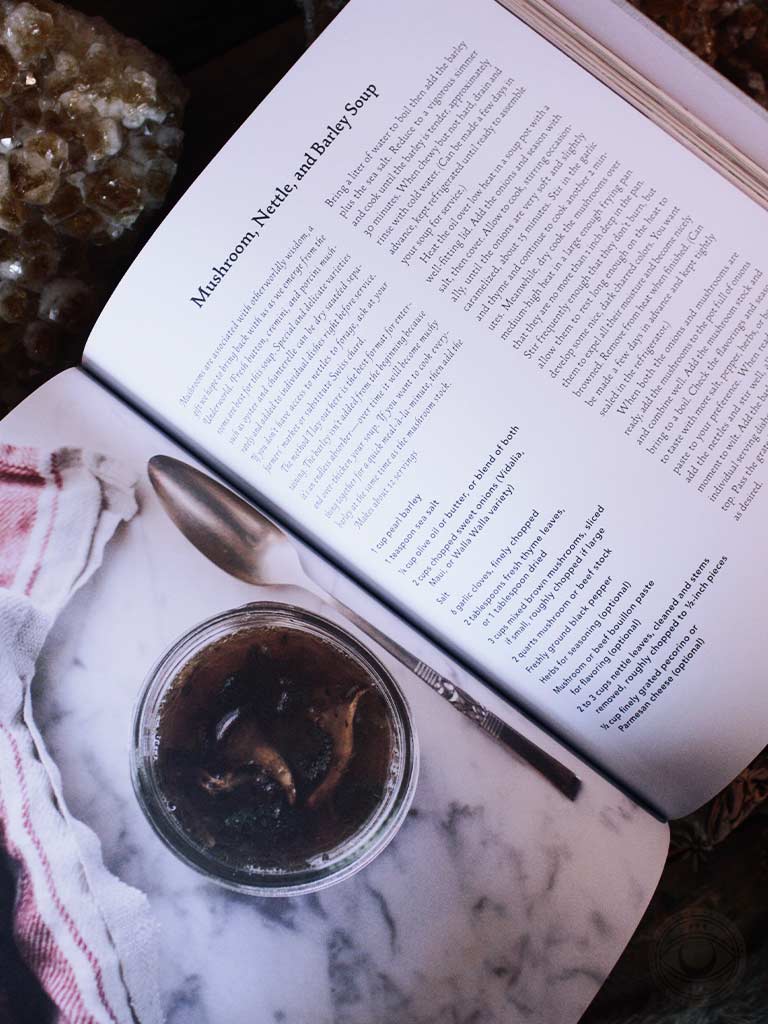 The Spirited Kitchen - Recipes and Rituals for the Wheel of the Year