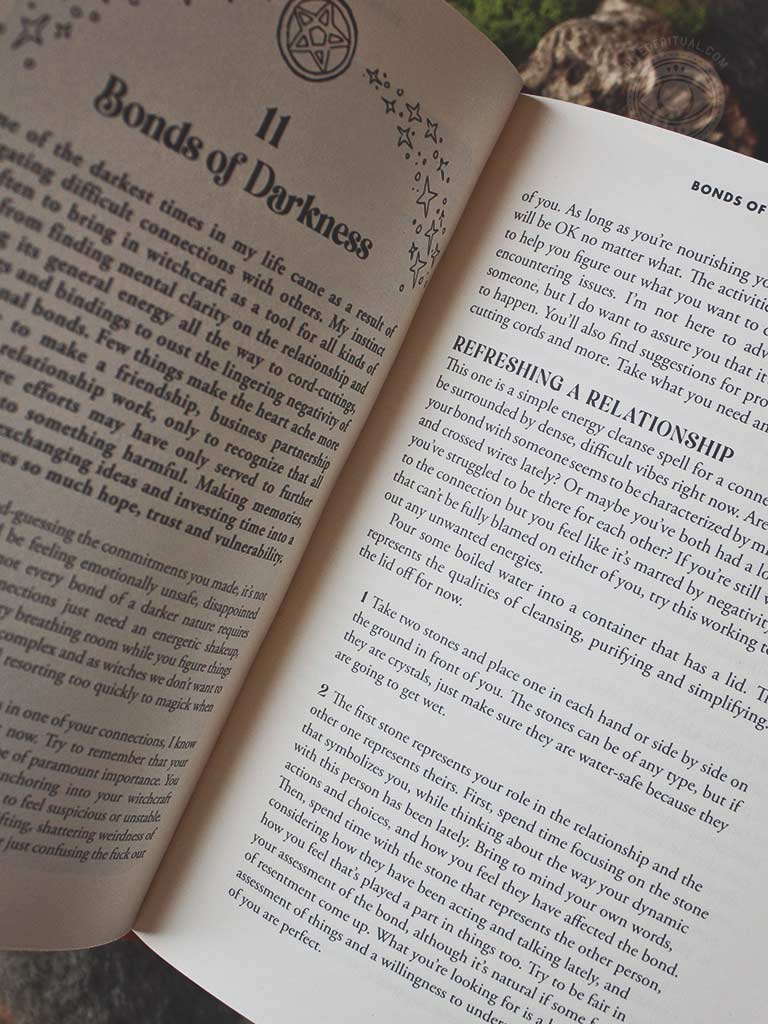 Witch in Darkness - Magick for Tough Times, Bad Days and Moments of Total Catastrophe