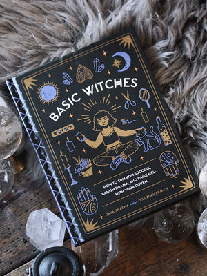 Basic Witches - How to Summon Success, Banish Drama, and Raise Hell with Your Coven