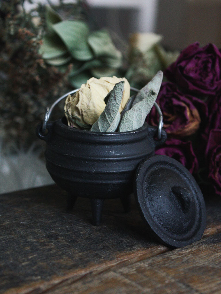 Cast Iron Ritual Cauldrons - Ribbed