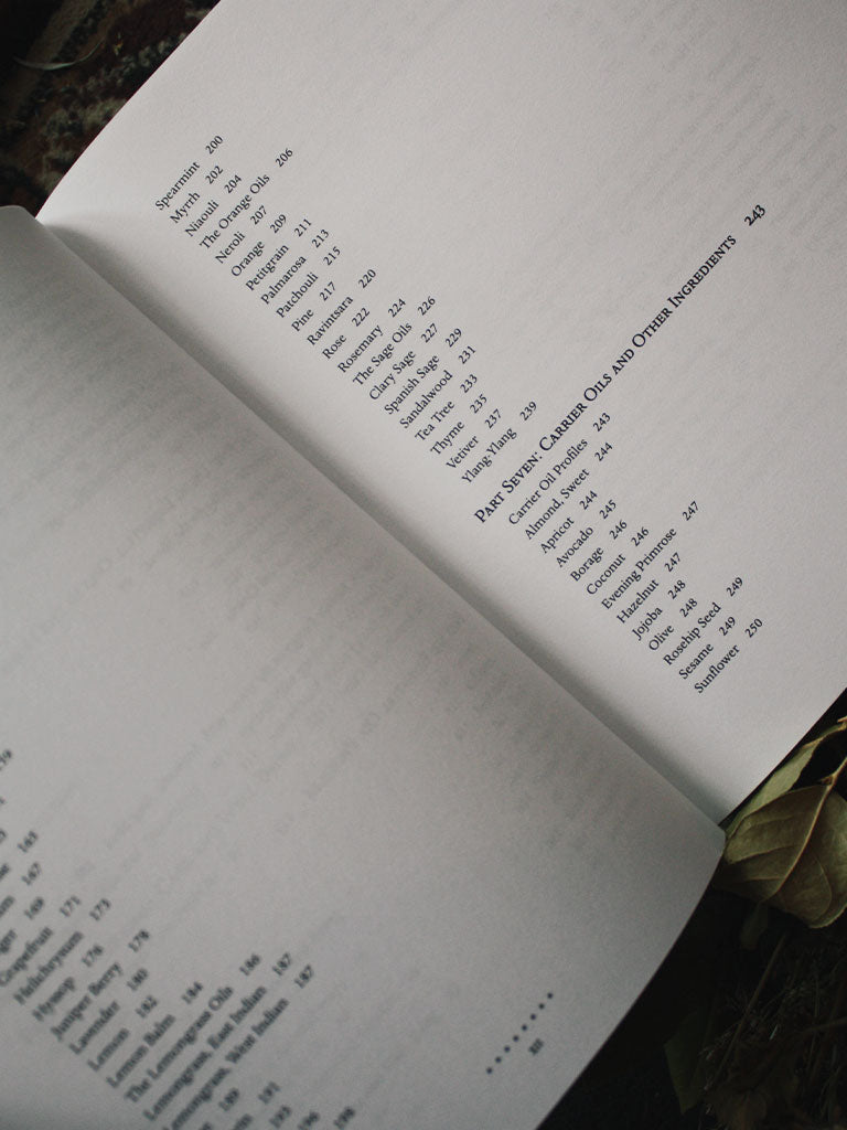 Llewellyn's Complete Book of Essential Oils