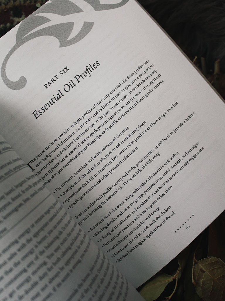 Llewellyn's Complete Book of Essential Oils
