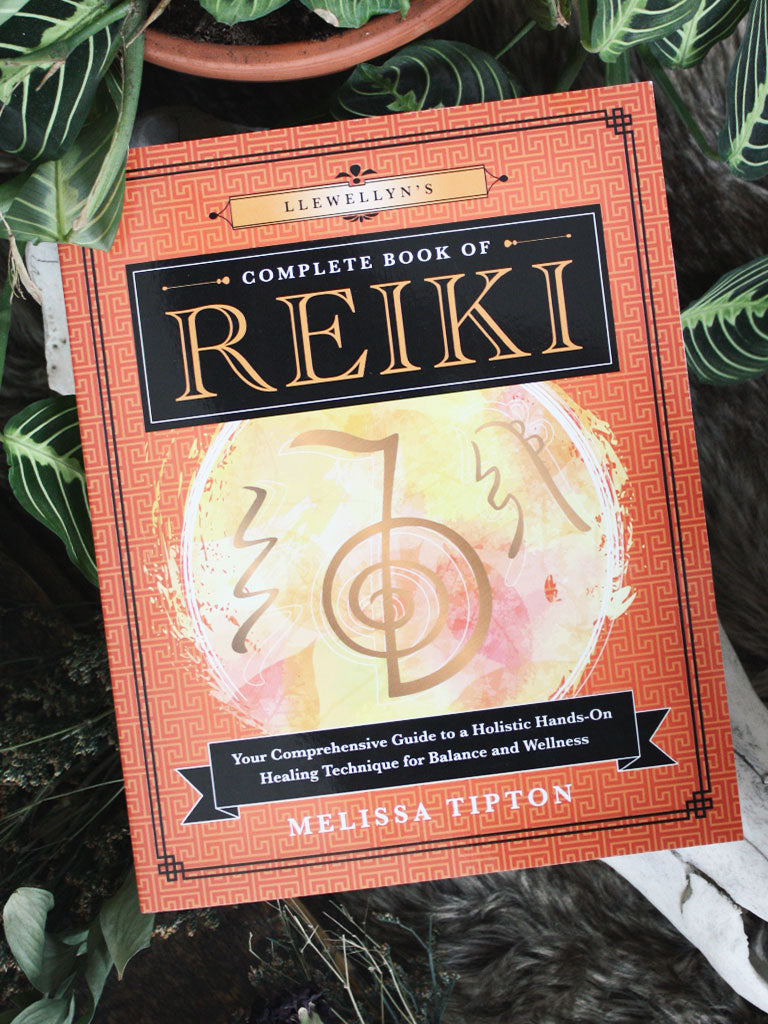 Llewellyn's Complete Book of Reiki