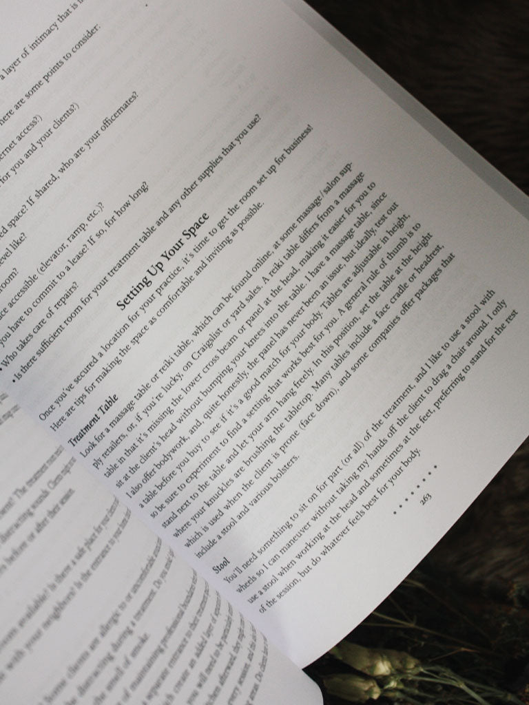 Llewellyn's Complete Book of Reiki