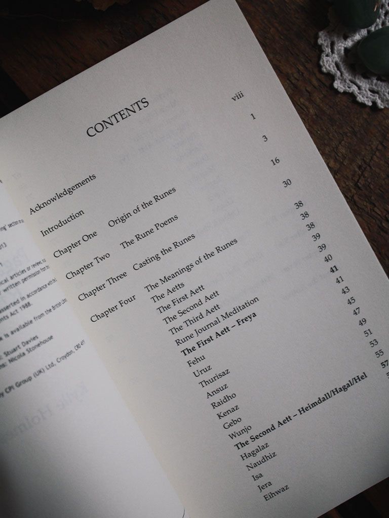 Pagan Portals - Runes