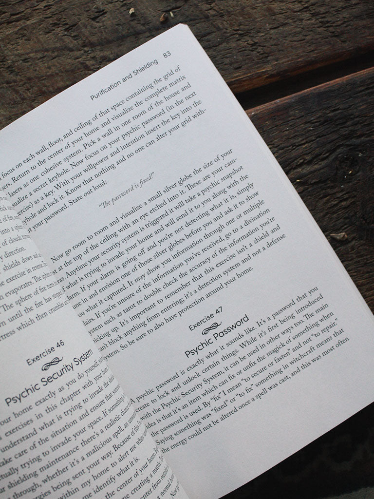 Psychic Witch - A Metaphysical Guide to Meditation, Magick, and Manifestation