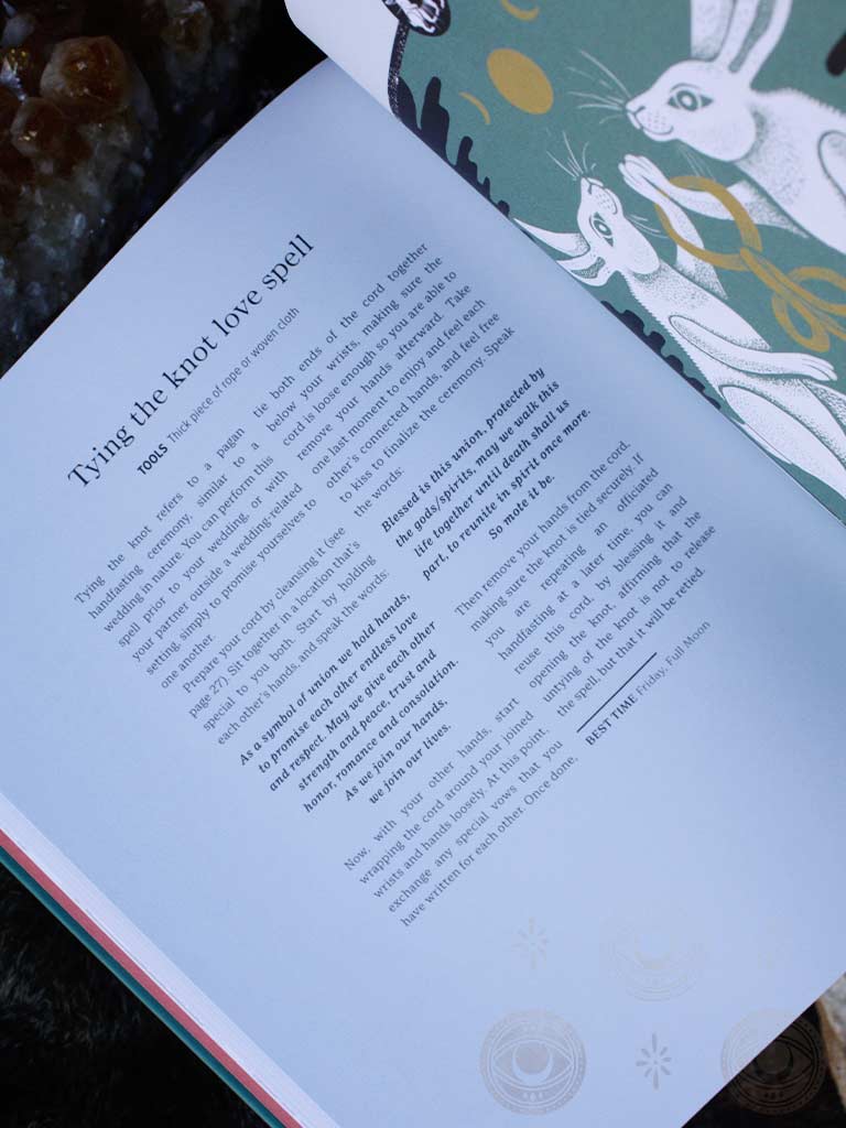 The Book of Spells - 150 Magickal Ways to Achieve Your Heart's Desire