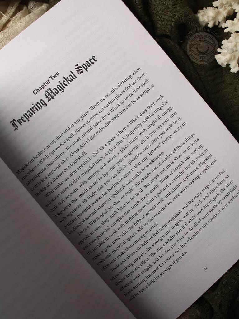 The Witch's Book of Spellcraft - Practical Guide