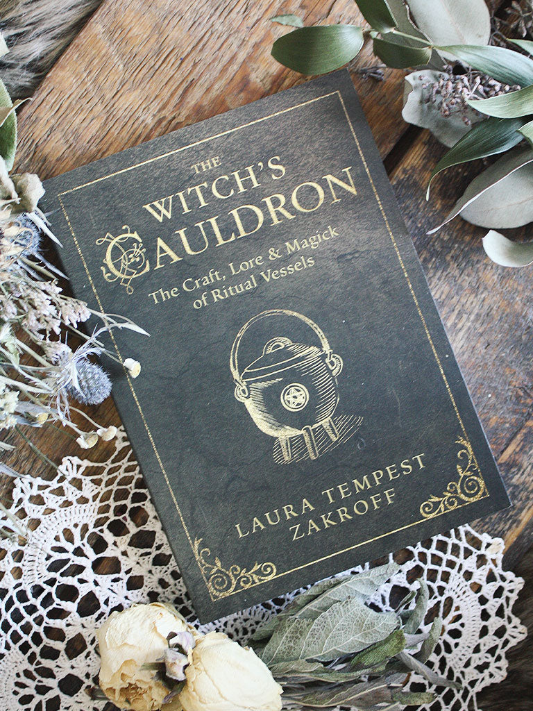 Witch’s Caudron outlet & Spell Books Plate Set