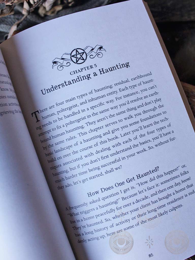 The Witch's Guide to the Paranormal - How to Investigate, Communicate, and Clear Spirits
