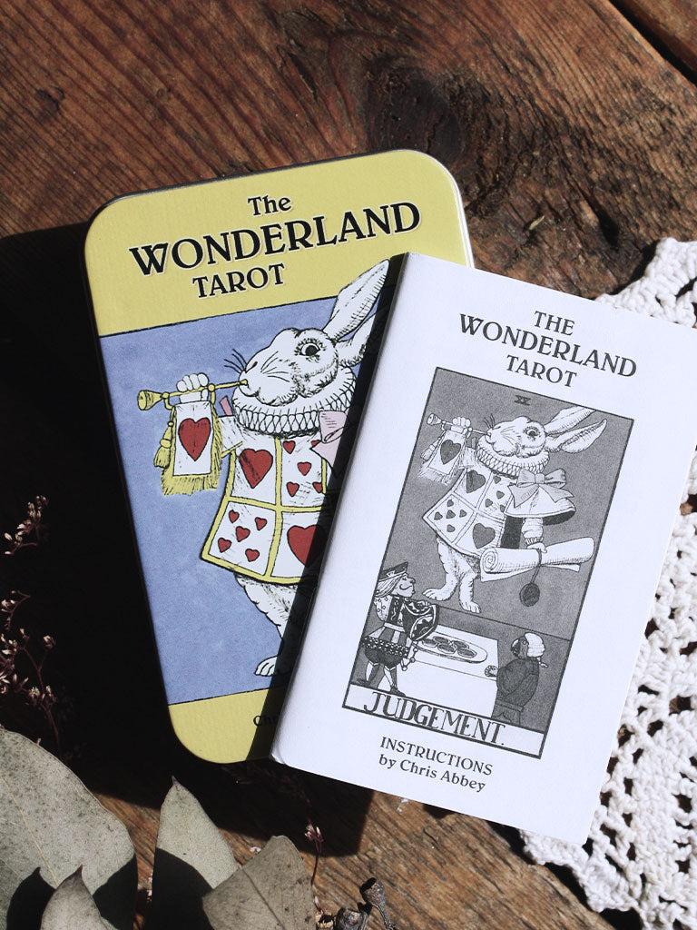 Wonderland Tarot in a Tin [Book]